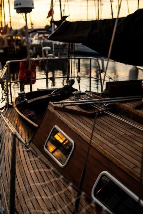 The Captains Locker - 30Ft Yacht San Miguel de Abona Exteriör bild