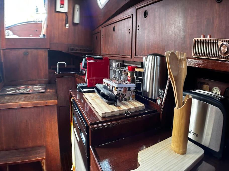 The Captains Locker - 30Ft Yacht San Miguel de Abona Exteriör bild